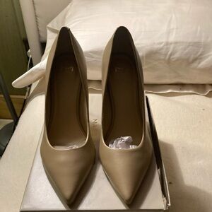 Marc Fisher Tan Heels Classic Pointed-Toe Pumps